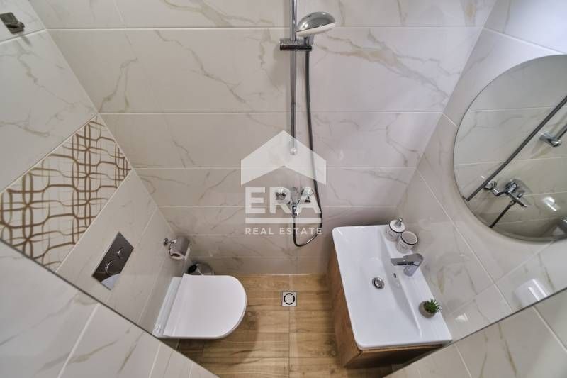 Двустаен апартамент с работещ бизнес в емблематична, аристократична сг