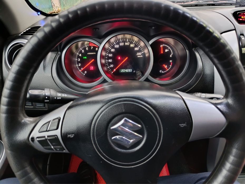 Продам машину Suzuki Grand Vitara 2006 г.в. Объем 2.0. МККП.