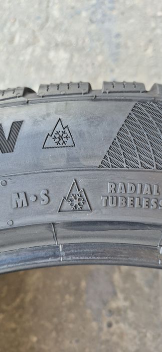 4 anvelope iarna Continental 255/45/20.Pretil este pe bucata