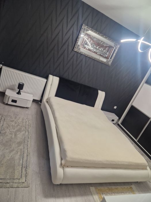 Vand dormitor intact