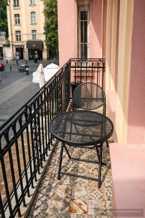 Тристаен апартамент под наем в Център