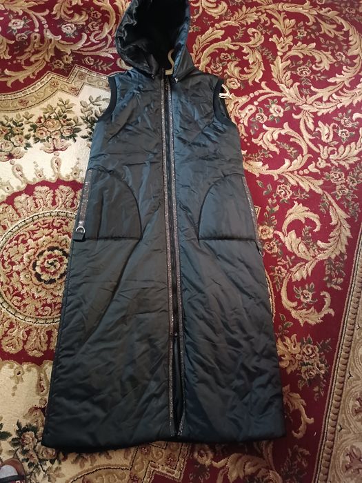 Желетка женская длинная мягкая ,легкая