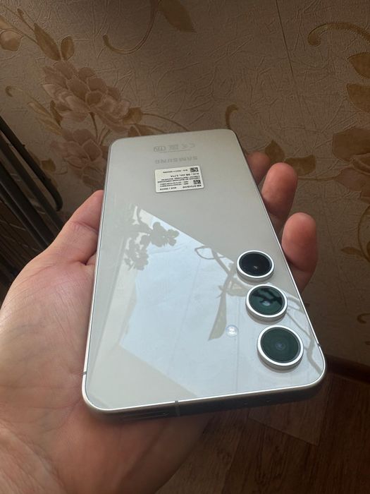 Samsung S24 Fe, 8/256GB в идеале