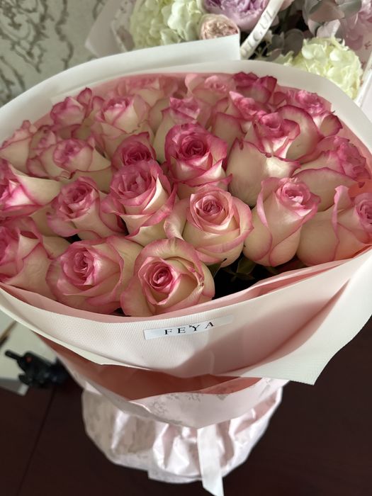 25 штук свежих роз