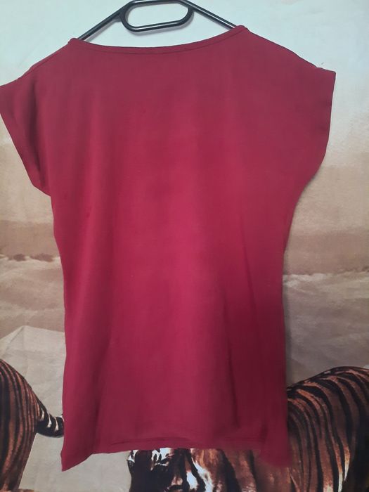 Два модела тениски