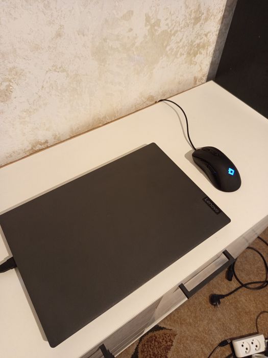 Ноутбук Lenovo idea pad v15