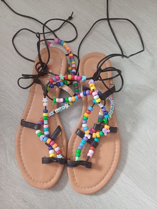 Sandale cu snur colorat