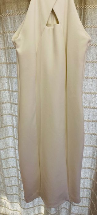 Бяла рокля тип молив