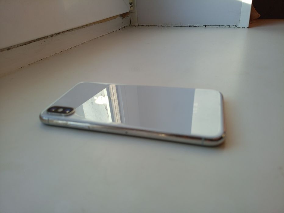 Продам IPhone XS 64gb