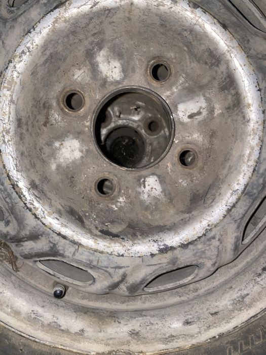 Продам шины с диском для машины 185/65 R14