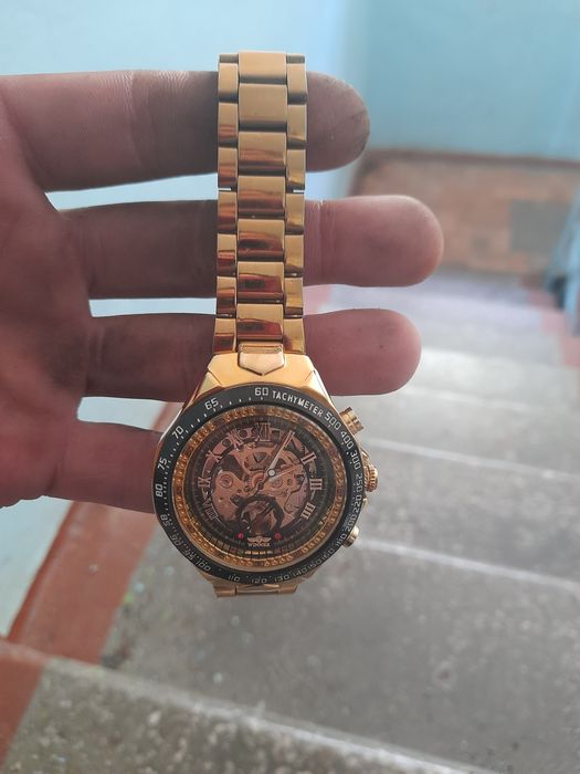 Продам часы в хорошем состоянии