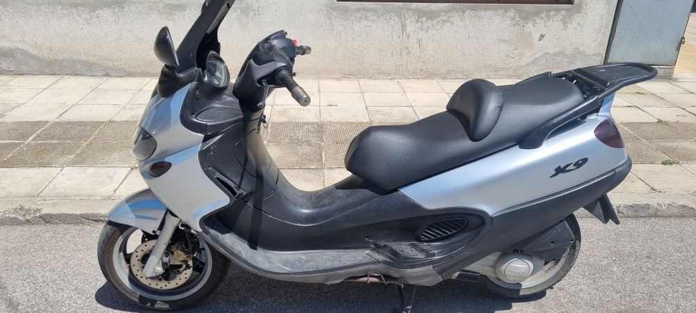 Piaggio X9 125 .