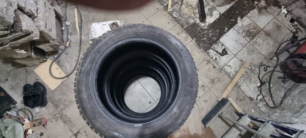 Продам шипованные шины Triangle 215/55 R17