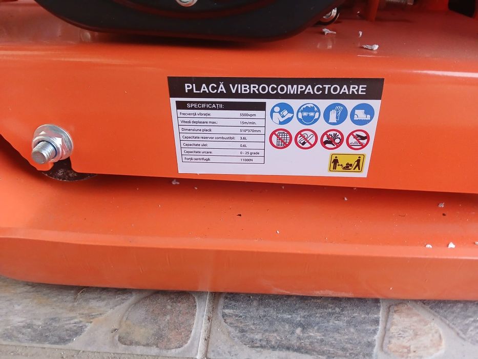Vând placă compactoare