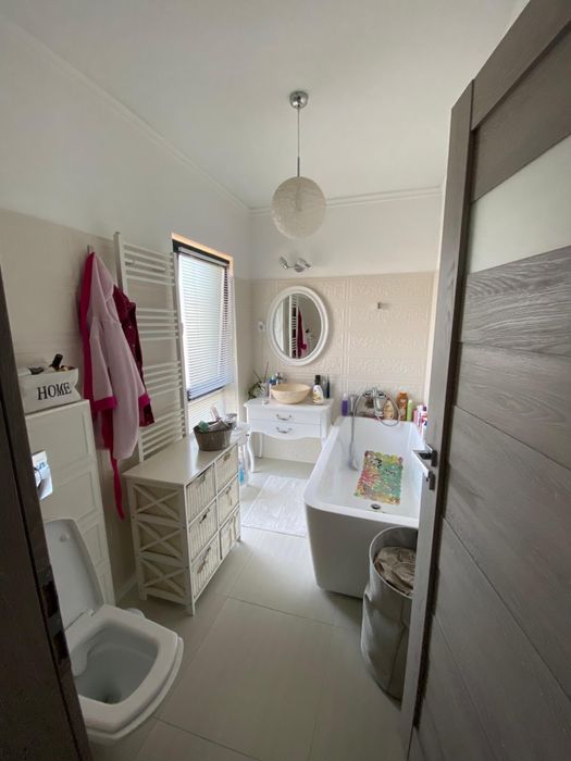 Casă Dâmbul Rotund – 112 mp utili, teren 362 mp, 3 bai | 2019 | Fotovoltaice 5 kW + baterie | Curte amenajată