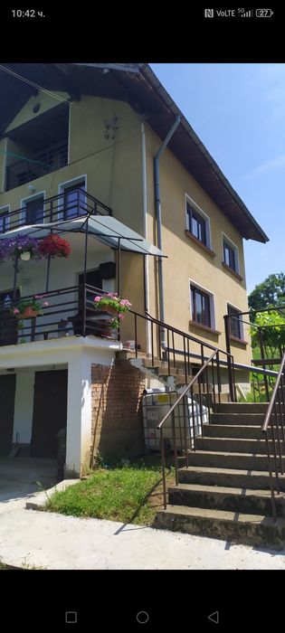 Страхотна къща на три етажа