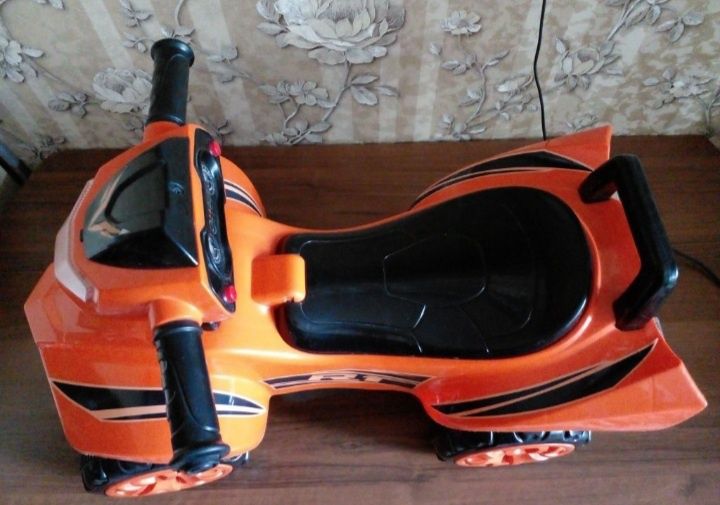 Детская игрушка толокар каталка