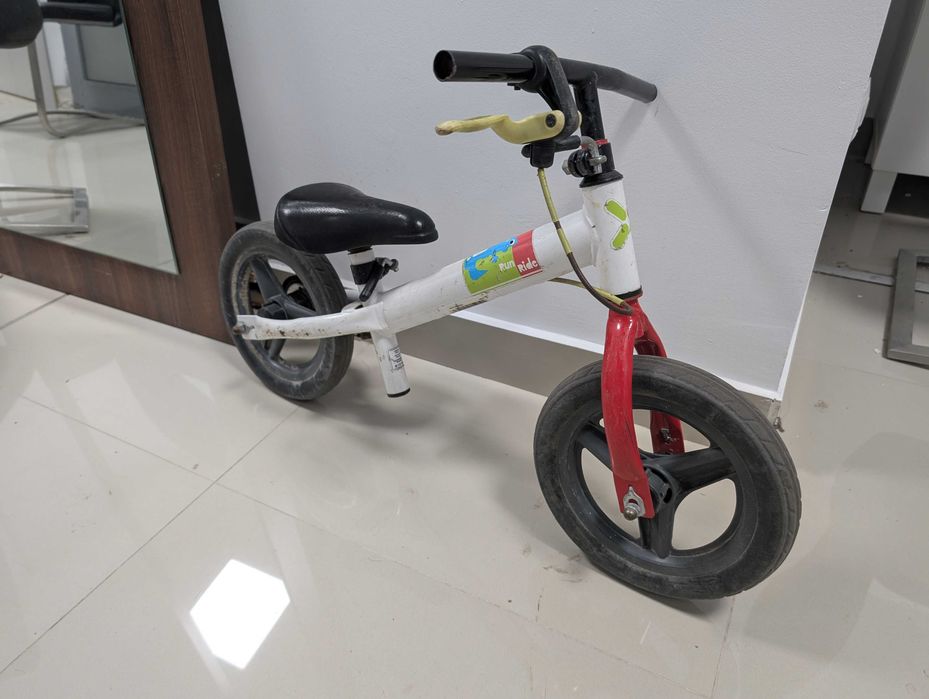 Bicicleta de echilibru fara pedale B'Twin, intre 2 si 5 ani