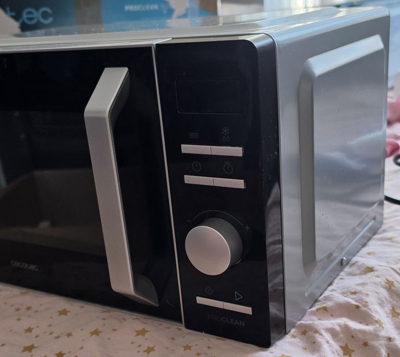 Микровълнова Cecotec 20L