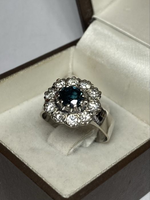 Inel aur alb 18kt.cu safir si diamante