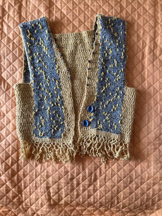 Costumas (fusta si vesta) lucrat manual