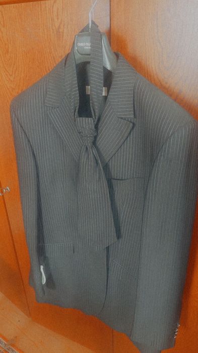 Vand costum nou Carlo Pignatelli