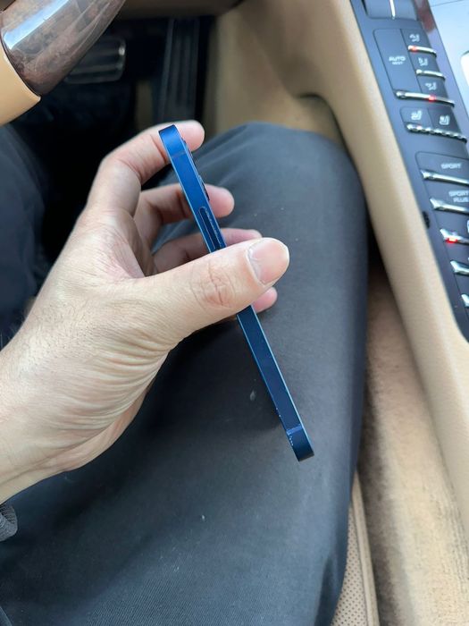 IPhone 12 заблокированый