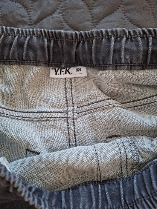 Pantaloni scurti de blugi