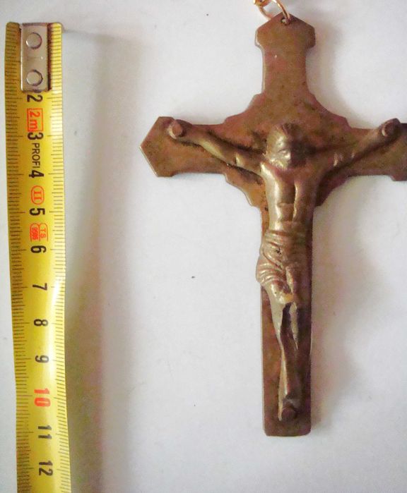 Лот стари разпятия