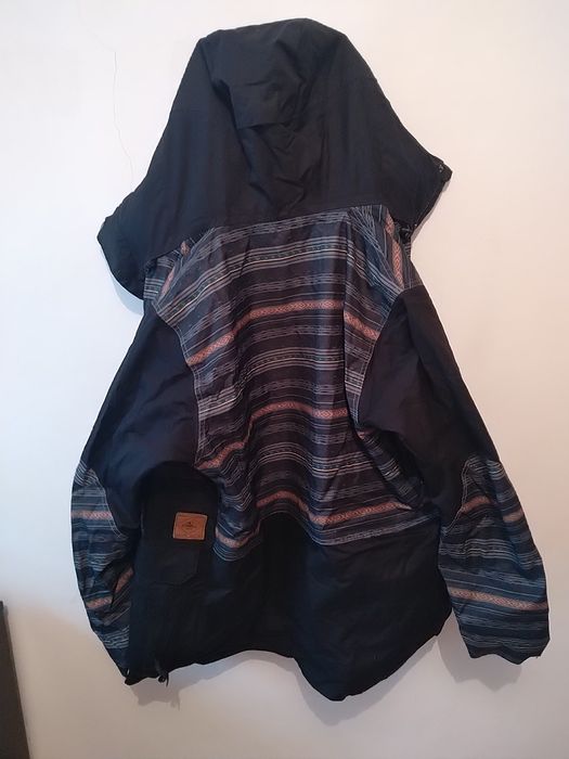 Echipament snowboard / ski ( placa , pantaloni geaca, mănuși, casca )