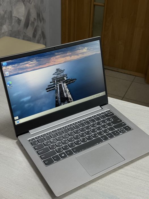 Ноутбук Lenovo в продаже