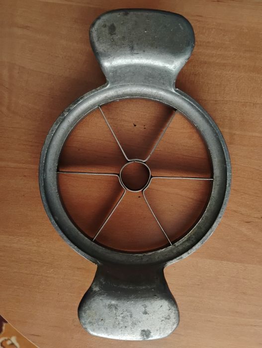 Резачка за ябълки ретро