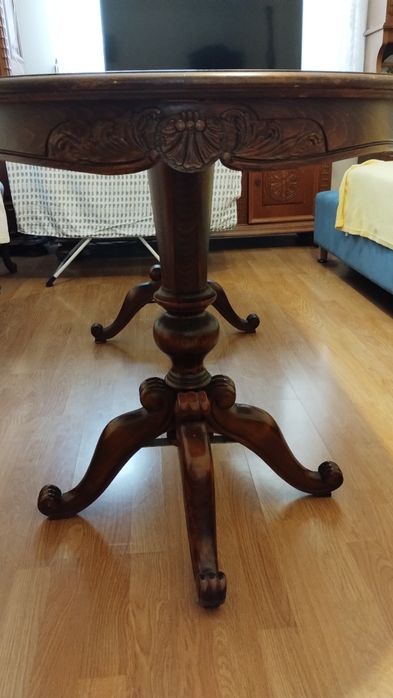 De vânzare masa din lemn masiv cu 6 scaune in stare bună