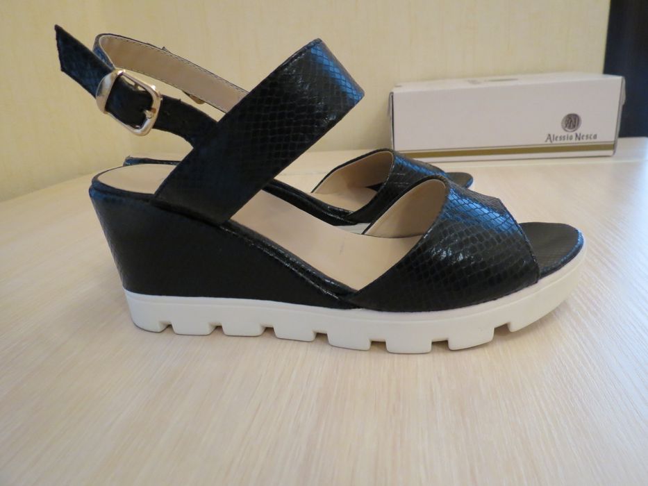 Босоножки женские