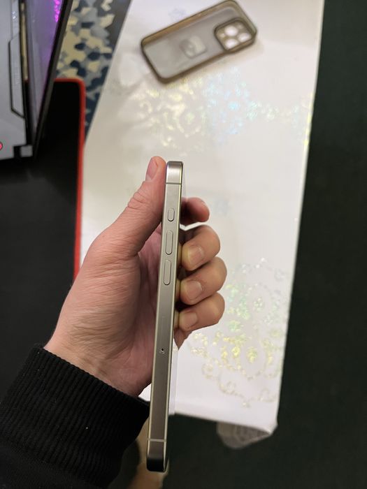 Продаю IPhone 15 pro 256gb titanium