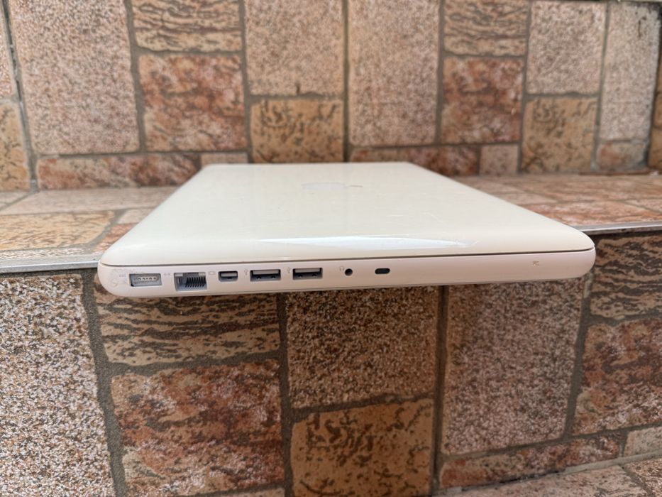 Oferta! MacBook Carcasa Plastic de Colectie + Magic Mouse retro!