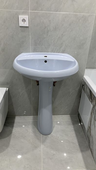 Раковина с ножкой