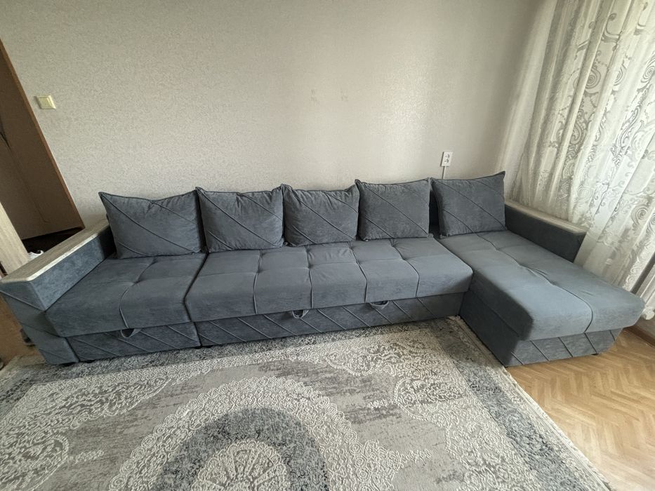 Диван продам.