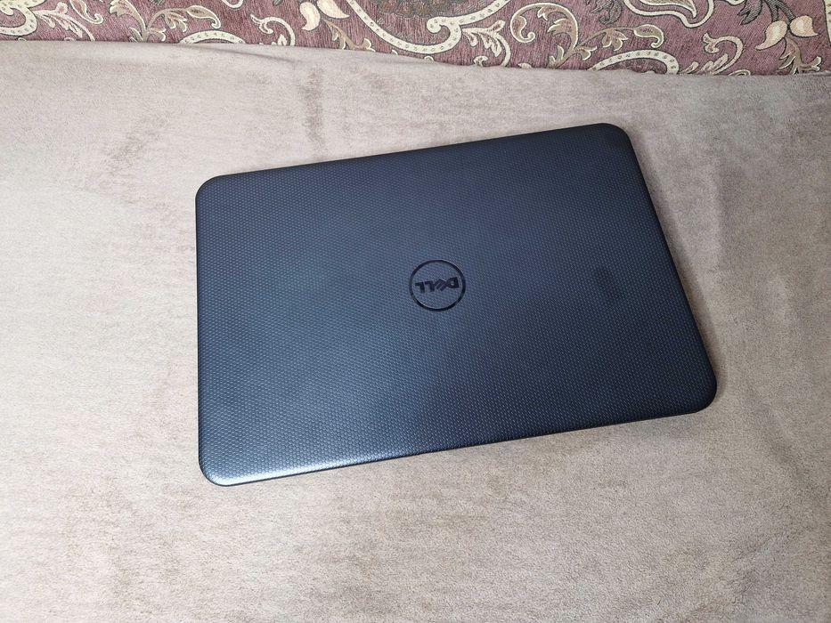 DELL. Батарею держит 2 часа