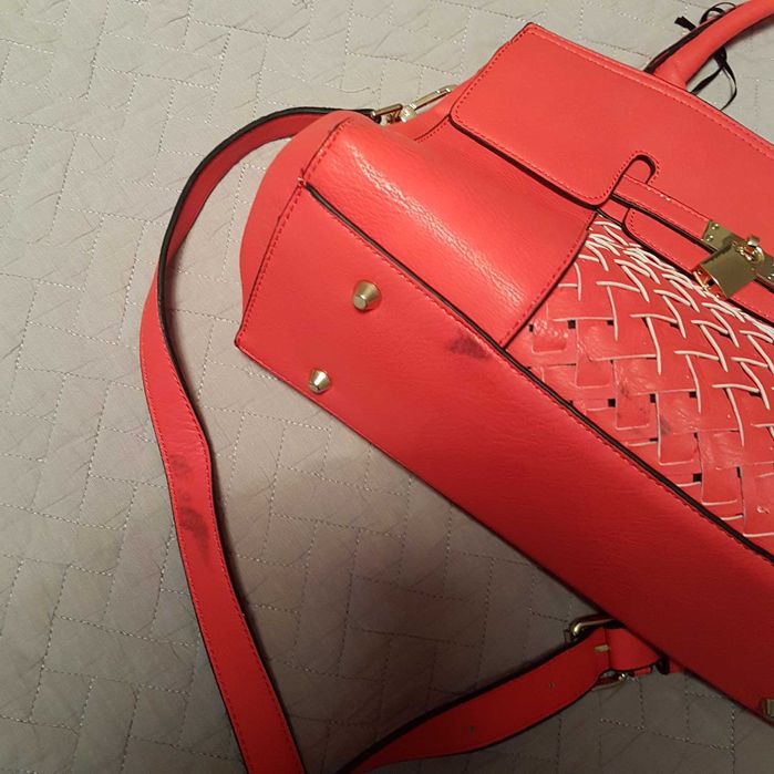 Червена чанта нова