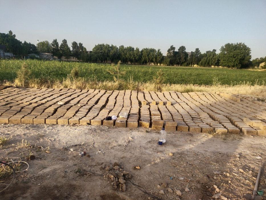 Loy blok mustahkam pishiq gisht sotiladi