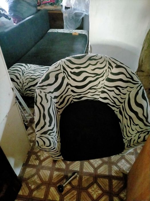 Продам диван с 2 креслами