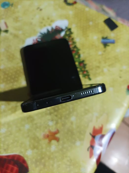 Samsung Z flip 5(256GB,12GB RA)--pentru piese sau de reparat