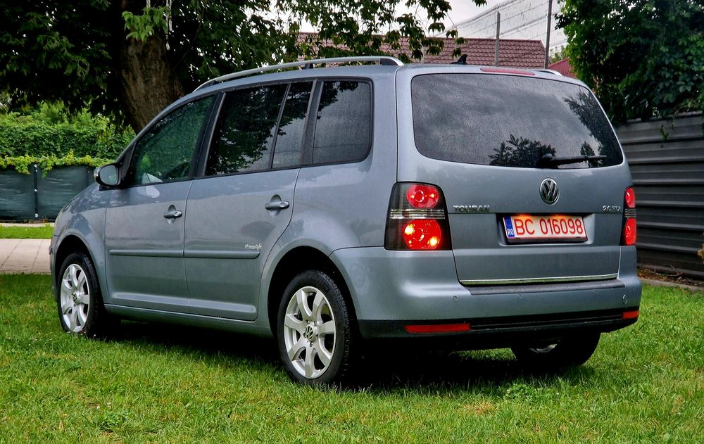 VOLKSWAGEN Touran 2010 — imagine 3