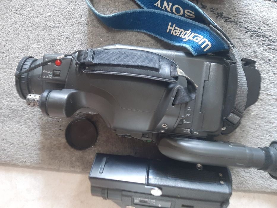 Vând camere video SONY și CANON