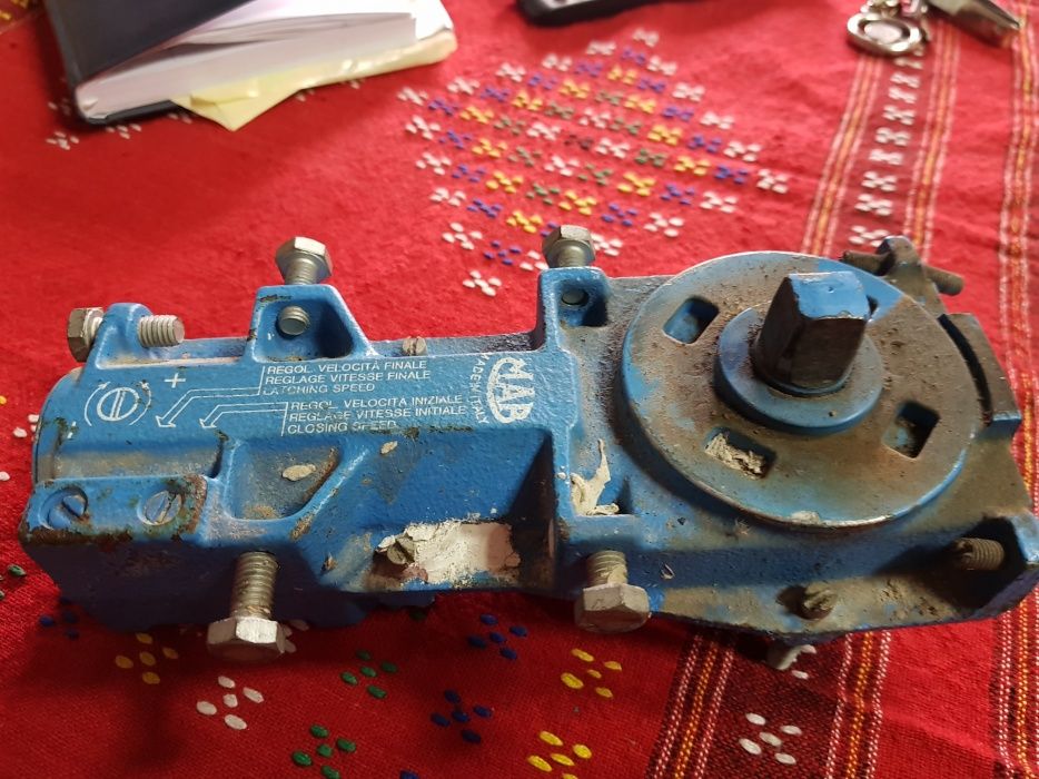 Механизам за стъклена врата