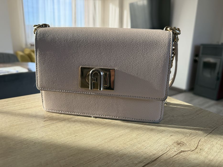 Чанта Фурла цвят беж/ пудра носена