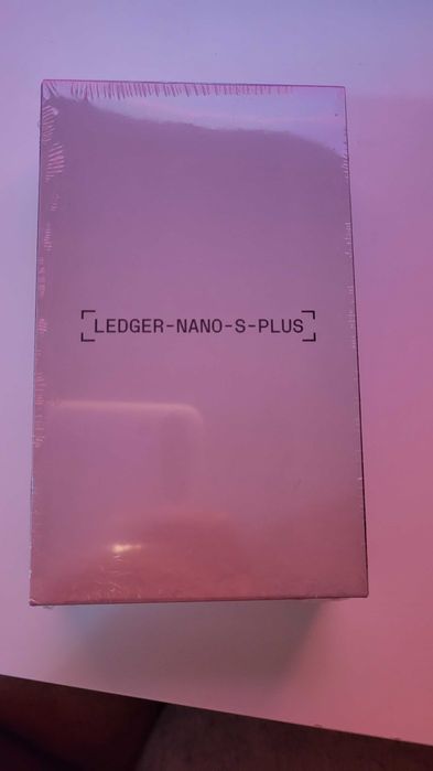 неразопакован крипто портфейл Ledger Nano S Plus - ЧИСТО НОВ!
