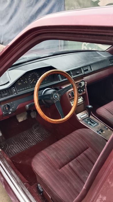 Mercedes (мерседес) 124