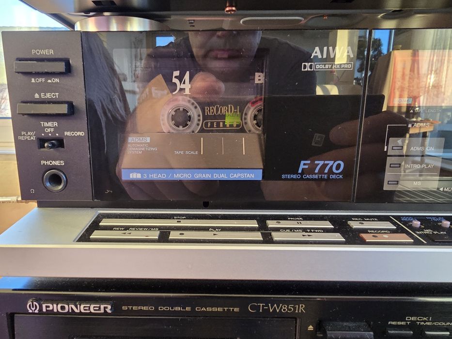 Продавам дек AIWA F770.